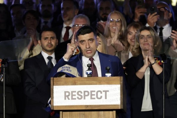 El prorruso George Simion pide a la Justicia que anule la elección presidencial en Rumanía por «injerencias externas»