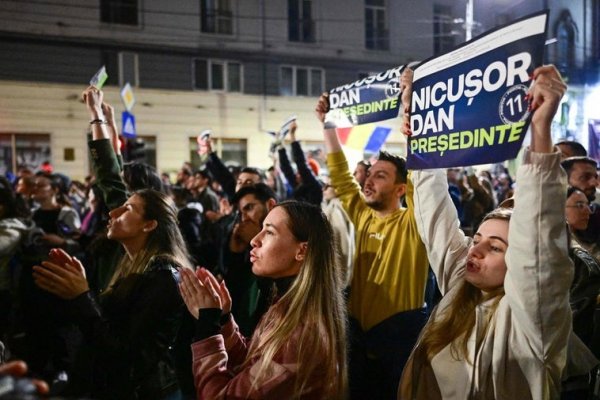 La victoria del europeísta Dan no acaba con la incertidumbre política en Rumanía