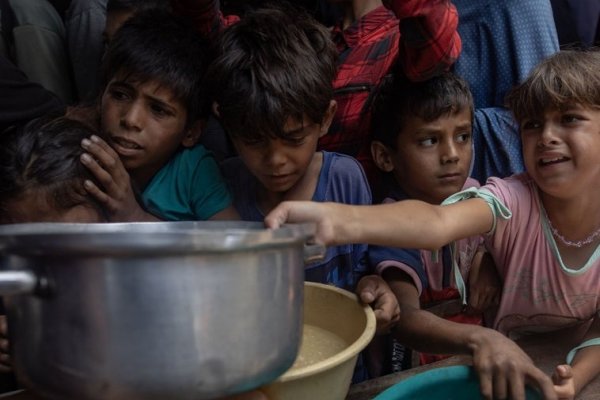 Israel golpea con dureza a una Gaza en la que 14.000 niños corren riesgo de morir por hambruna