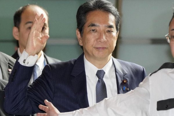 Dimite el ministro de Agricultura de Japón por bromear sobre su 'privilegio' de no tener que comprar arroz