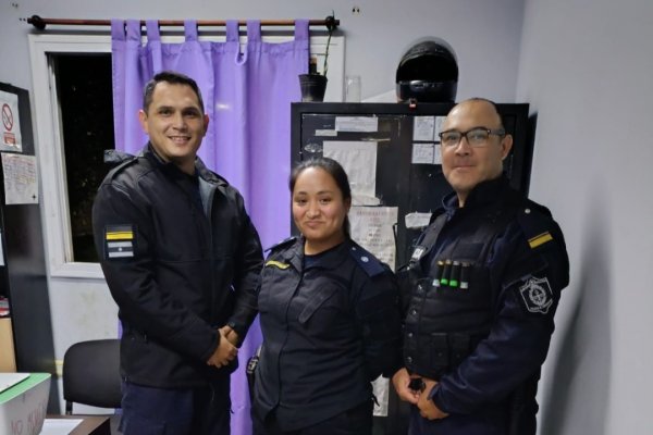 HÉROES! Policias logran salvar la vida de un menor tras realizarle maniobras de RCP