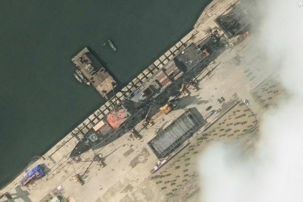 Kim Jong Un denuncia un «acto criminal» en un accidente durante el lanzamiento de un nuevo destructor