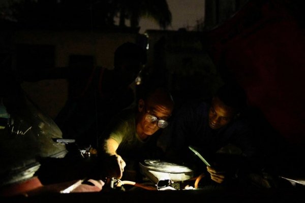 Estallan protestas en Cuba ante continuos apagones y agravamiento de la crisis