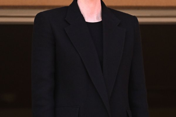 El kimono de Charlene de Mónaco es más elegante que la americana y más festivo que cualquier top