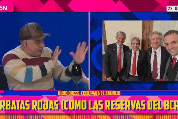 El Pitu Salvatierra indignado por un pequeño detalle en la foto del equipo económico antes de presentar el blanqueo