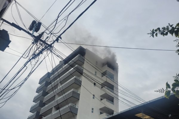 BUEN TRABAJO! La Policía logró sofocar un incendio en pleno centro de la ciudad