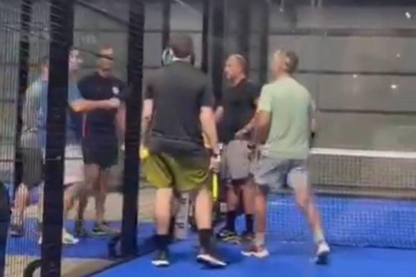Ridículo y vergonzoso: se pelearon en una cancha de padel y el video es viral