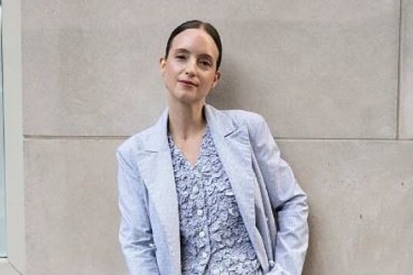 Tengo 3 bodas en junio y voy a decir adiós al típico vestido: 3 looks de Zara para invitadas elegantes con blusa y pantalón