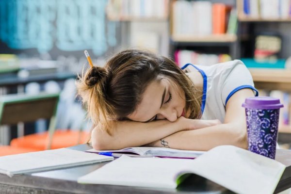 ¿Por qué dormir mucho puede convertirse en un mal hábito para la salud?
