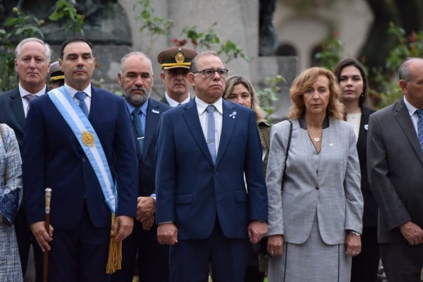 25 DE MAYO! “Es una fecha para reflexionar sobre la historia y la evolución del país