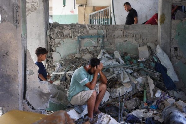 Israel pide evacuar prácticamente todo el sur de Gaza ante un inminente «ataque sin precedentes» tras matar a 52 personas en los últimos bombardeos