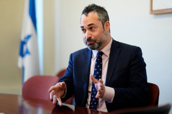 Dan Poraz : «España debería presionar a Hamás para el fin de la guerra en Gaza, no a Israel»