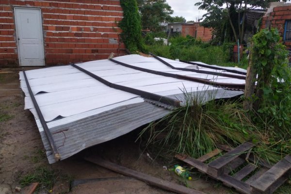TEMPORAL! Voladura de techos en algunos barrios correntinos por fuertes vientos