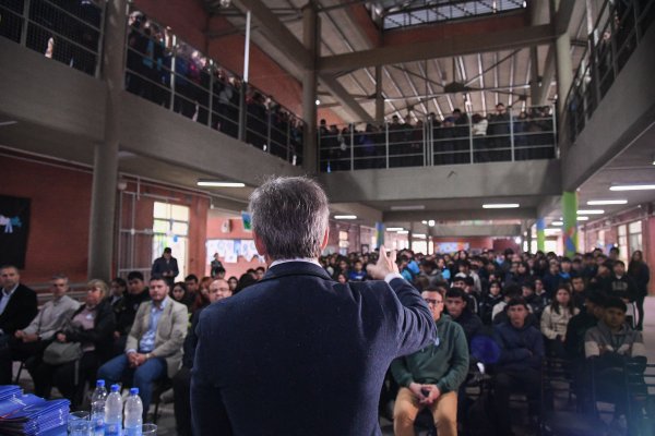SENADO A LA ESCUELA! “El futuro de los chicos lo estamos construyendo hoy” dijo Vischi