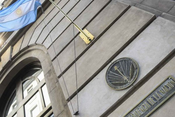 Hugo Alconada Mon insiste y revela que la SIDE ordenó seguir 