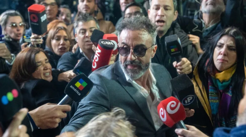 Fanáticos de Maradona insultaron y golpearon al médico Luque cuando entraba al juicio