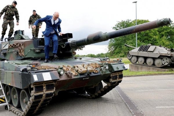 Suiza rompe con la neutralidad y se rearma: «Rusia se está preparando para una guerra importante»