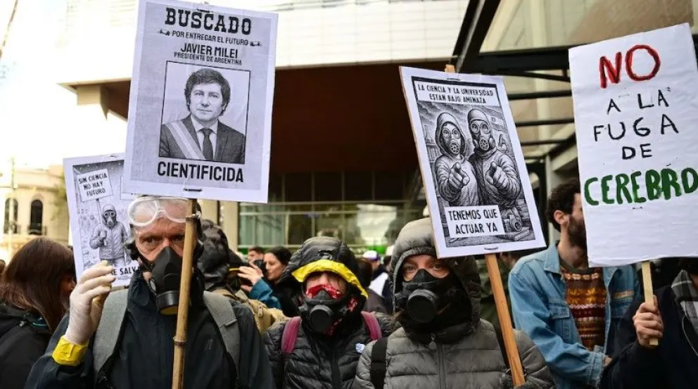 “No al Cientificidio”: el reclamo de miles de científicos del Conicet ante el recorte de presupuesto