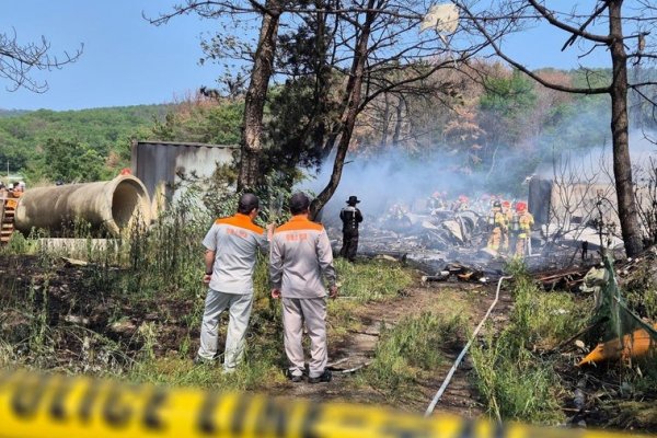 Al menos tres personas mueren al estrellarse un avión de la Armada de Corea del Sur