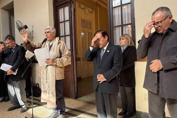 Monseñor Larregain visitó el STJ y dio una bendición a magistrados, funcionarios y empleados