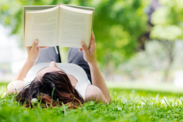 Estas 6 novelas negras que te atrapan desde la primera página y son imposibles de soltar