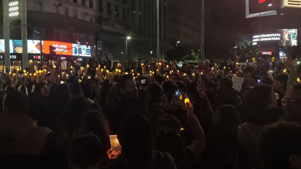 A la espera de que se formalice el anuncio salarial del Gobierno, los residentes del Garrahan reclaman en el Obelisco