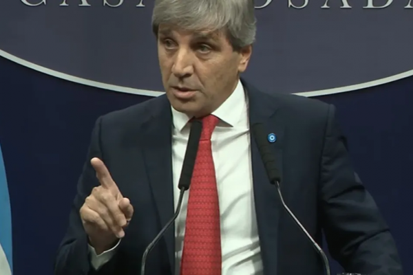 ¿Y la confianza? Quieren que Luis Caputo repatríe el 50% de su fortuna declarada afuera