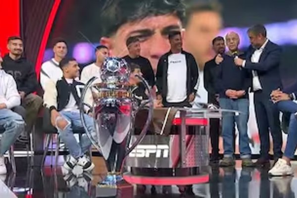 Emotivo: Maxi Palma, fanático de Platense, llevó a ESPN a su profesor de secundaria para que conociera al plantel campeón
