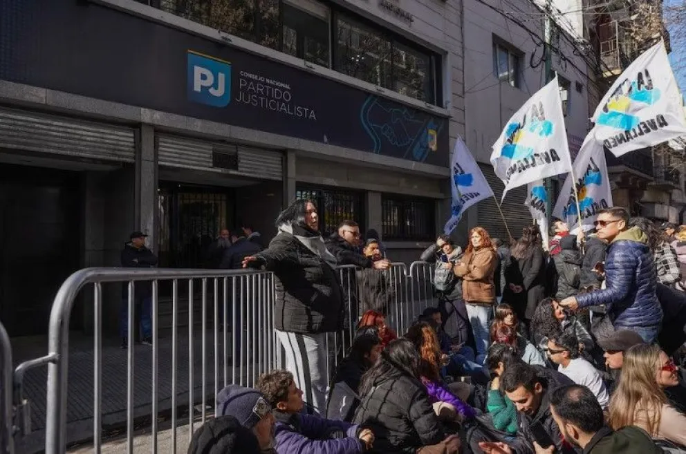 “Están proscribiendo a la mujer más importante que tiene este país”: el mensaje de los senadores tras la reunión con CFK
