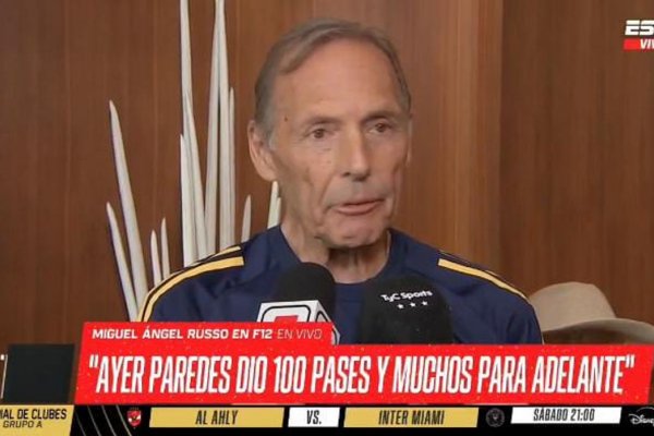 Russo habló de Paredes y mandó al frente a Riquelme