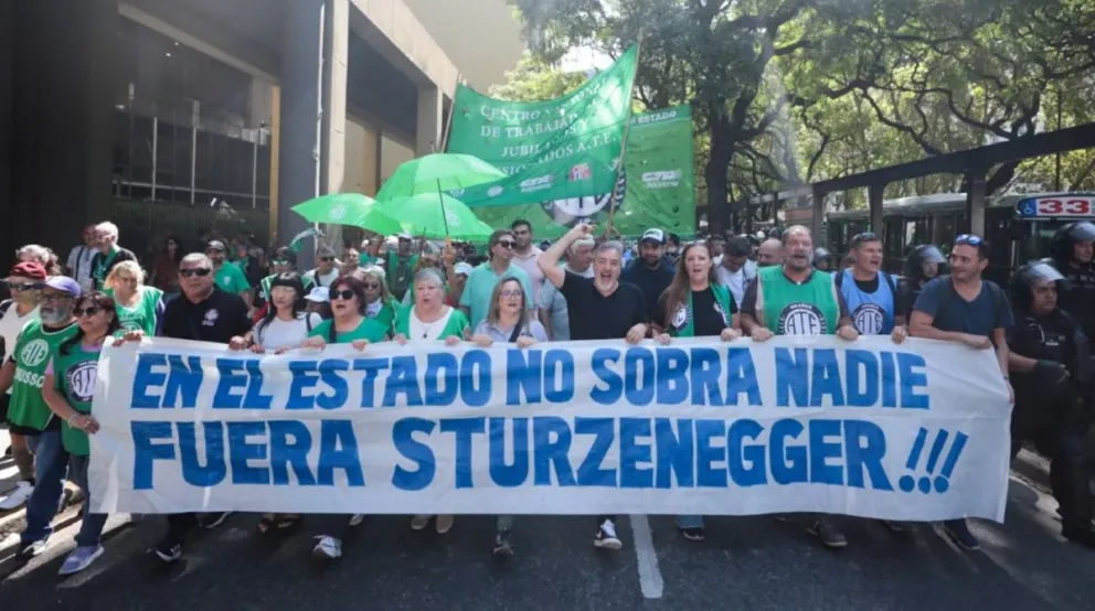 Gremios de transporte, estatales y organizaciones preparan movilizaciones para reclamarle más fondos a Milei