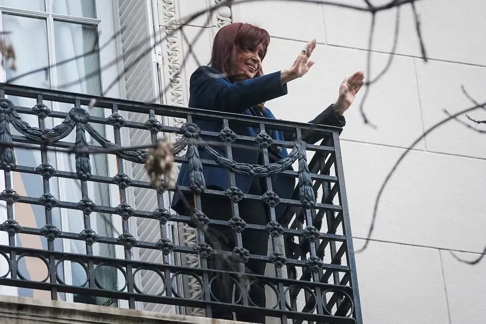El Tribunal Oral recibió 700 mails con pedidos para visitar a CFK en su prisión domiciliaria