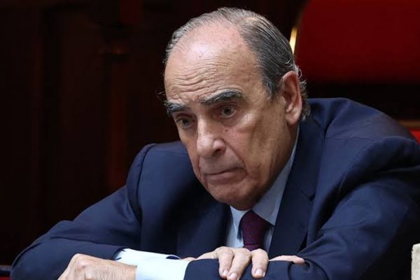 Guillermo Francos intentó explicar su desplante al del Senado como si se tratara del abandono de un móvil de un programa de chimentos