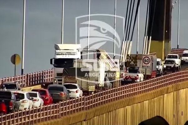 OTRA VEZ! Demoras diarias en el Puente Chaco Corrientes por vehículos con problemas mecánicos