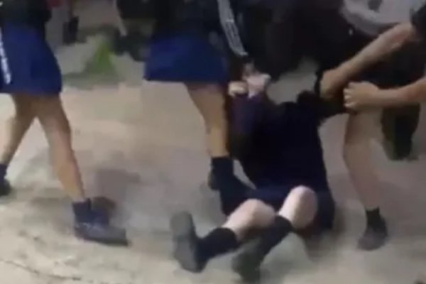 CORRIENTES! Otra feroz pelea entre chicas adolescentes en una escuela de Corrientes