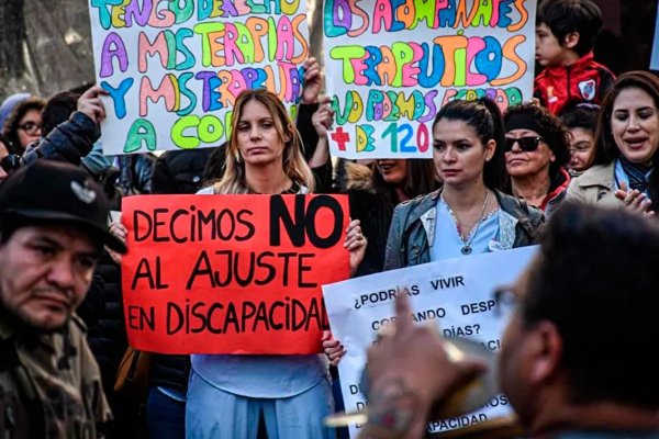 ACOMPAÑAR! Corrientes marcha contra el veto a la Ley de Emergencia en Discapacidad