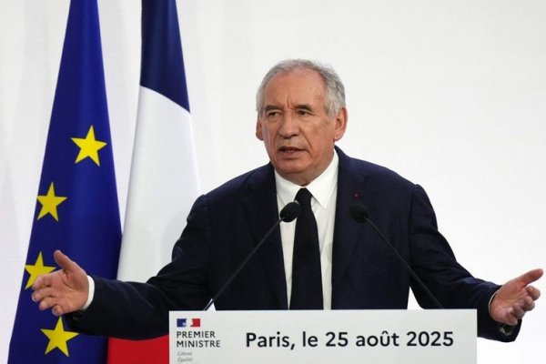 Comienza la batalla por la amenazada superviviencia del Gobierno de Francia
