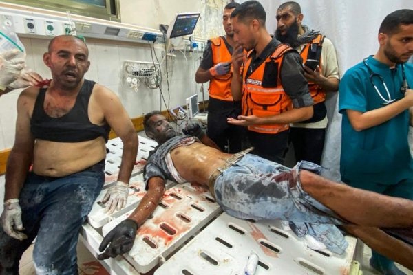 Un ataque israelí al hospital Nasser en Gaza deja al menos quince muertos, entre ellos tres periodistas