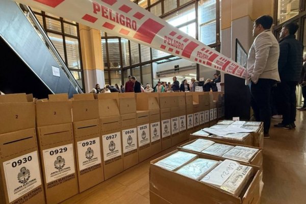 TODO EN MARCHA! Corrientes inició la carga de boletas en las urnas para las elecciones del 31