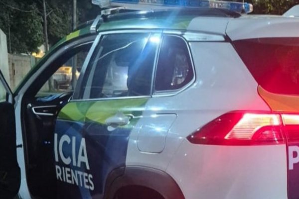 ALTERADO! Detienen a un borracho que cobraba peaje en la calle