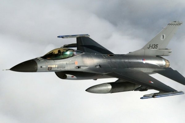 Muere un piloto al estrellarse su F-16 durante los ensayos de un espectáculo aéreo en Polonia