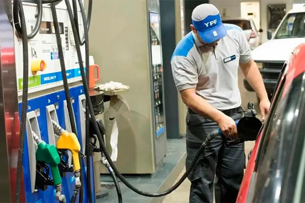 DE LOCOS! Este lunes volvió a subir la nafta en Corrientes