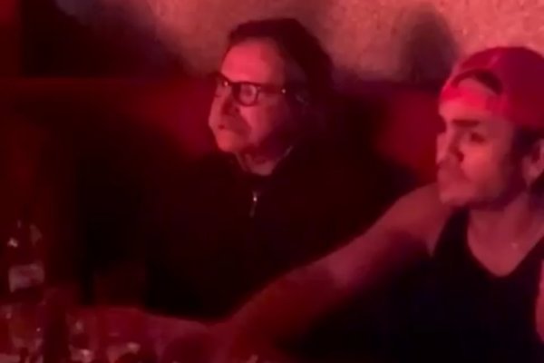 El video de Charly y Patricio Sardelli presenciando un show muy Stone ¡en su propia casa!