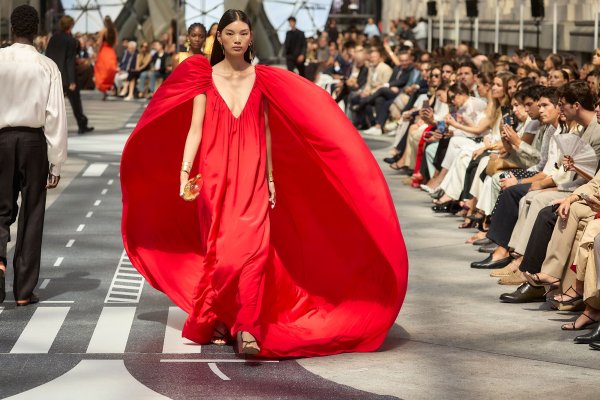 Suave es la noche (de Pedro del Hierro)