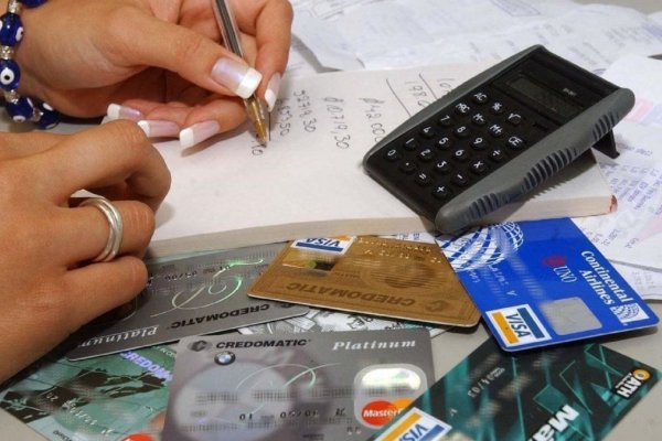 Buscan crear un régimen para paliar el sobreendeudamiento de los argentinos: Qué solución proponen