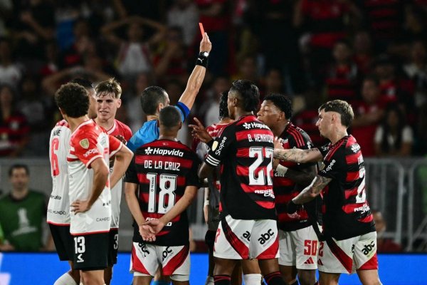 Polémica en la Copa Libertadores: los audios del VAR revelaron un fallo en Flamengo - Estudiantes