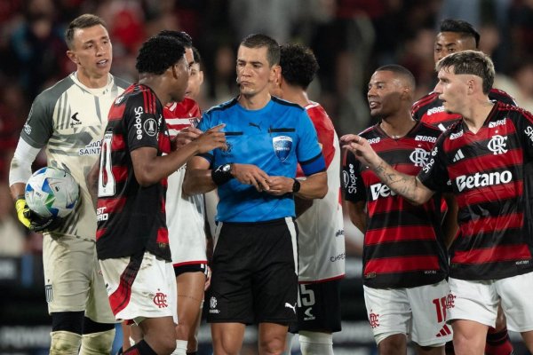 El entrenador del Flamengo explotó contra el árbitro del triunfo ante Estudiantes: “Quiso ser el protagonista”
