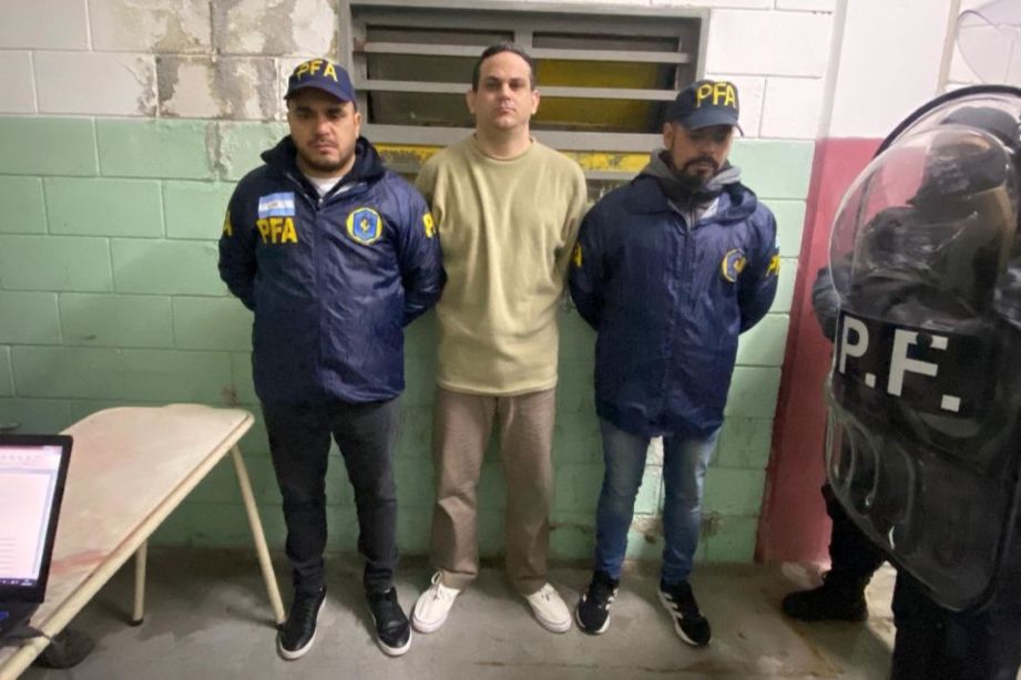 El venezolano Guillermo Rafael Bosc&aacute;n Bracho, al ser allanada su celda del Complejo Penitenciario Federal I de Ezeiza.
