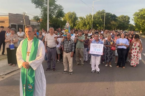 Manifestación de fe y solidaridad tras los despidos en la textil Alal de Corrientes