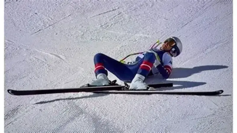 Vonn debi&oacute; ser retirada en camilla y trasladada en helic&oacute;ptero